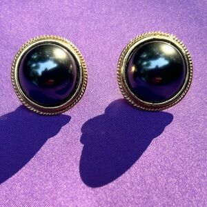 CAROLEE Earrings Faux Dark Gray Pearl Gold Tone‎ Trim VTG Old Money Classic Chic